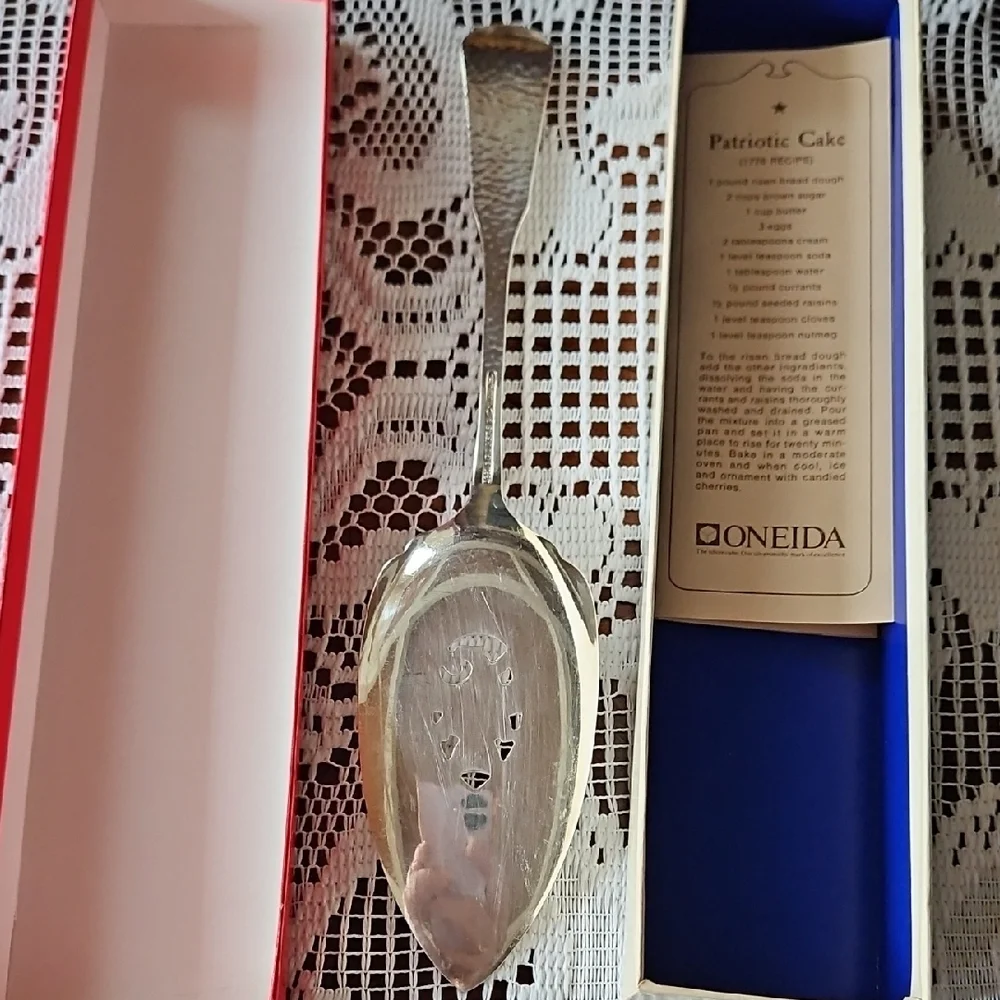VTG 1976 Commemorative Dessert Server First Colony Rogers Silverplate Oneida Ltd